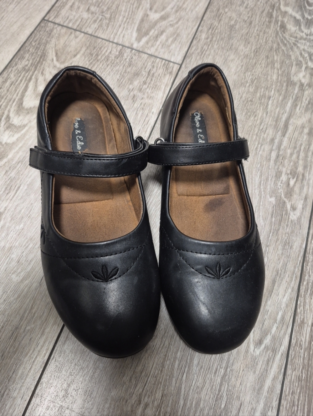 Olive & Edie Daisy Black Mary Jane Dress Shoes for Girls. Kids School Shoe